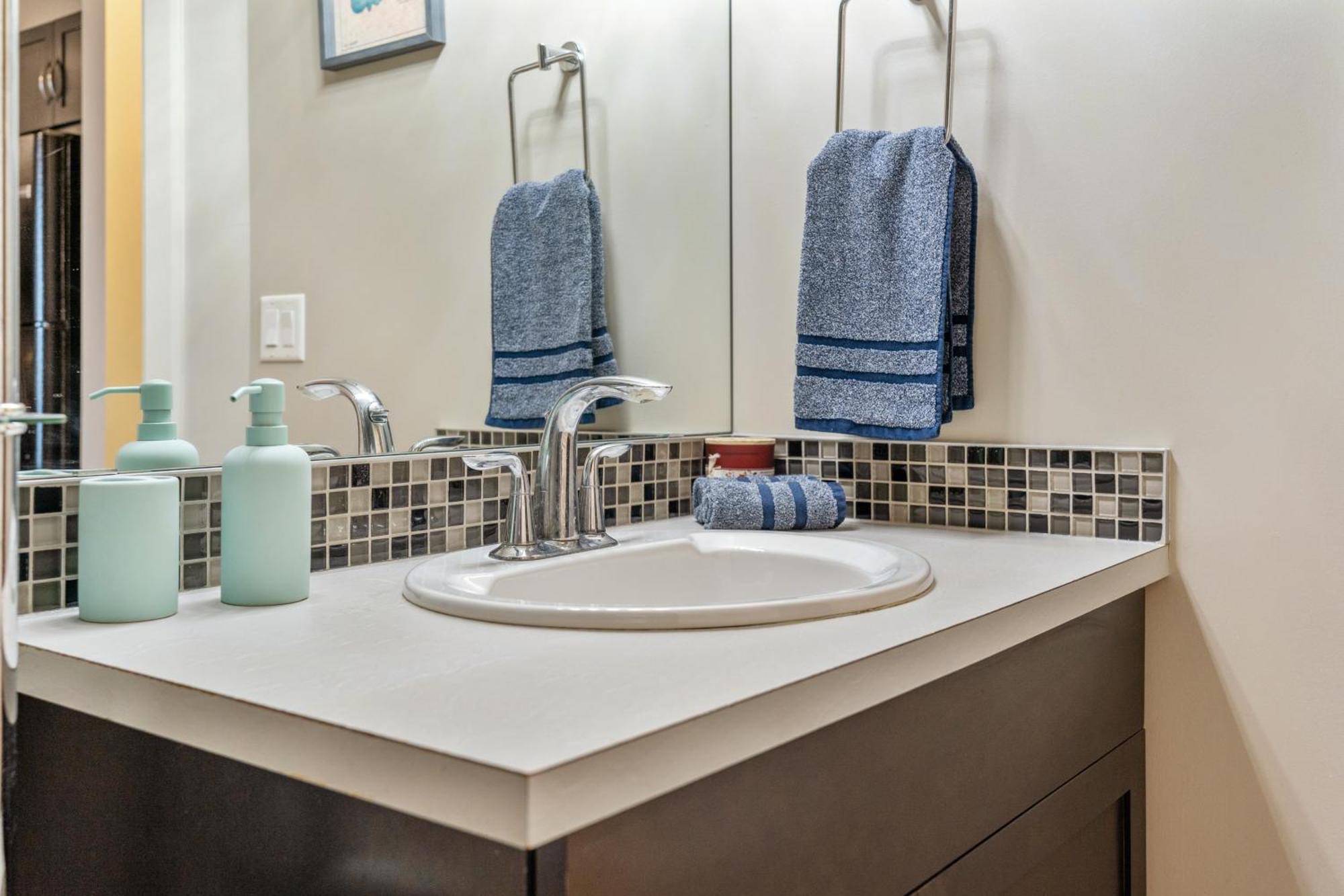 City Centre Retreat - 1Br Condo With Desk YYC Екстериор снимка