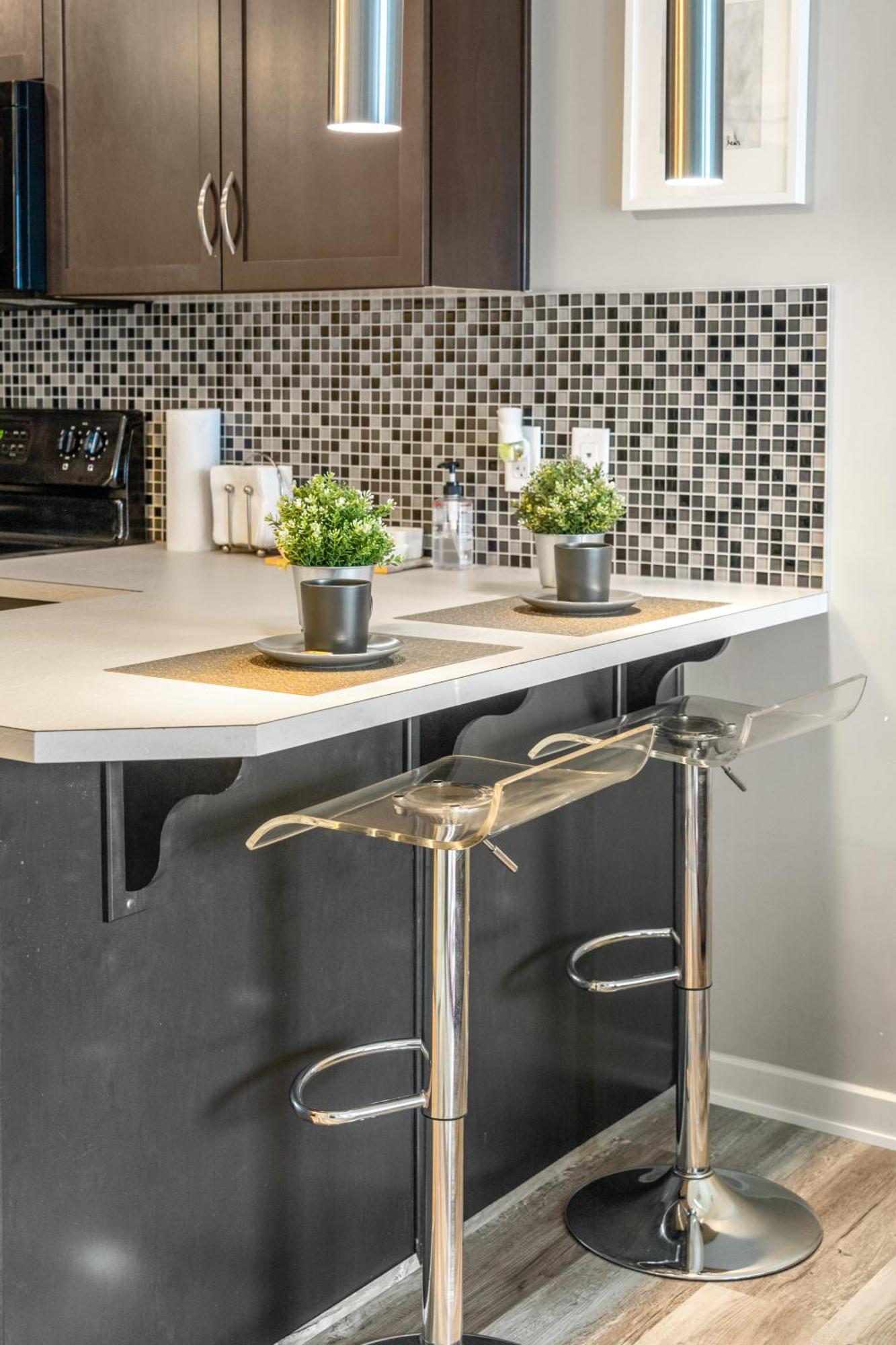 City Centre Retreat - 1Br Condo With Desk YYC Екстериор снимка