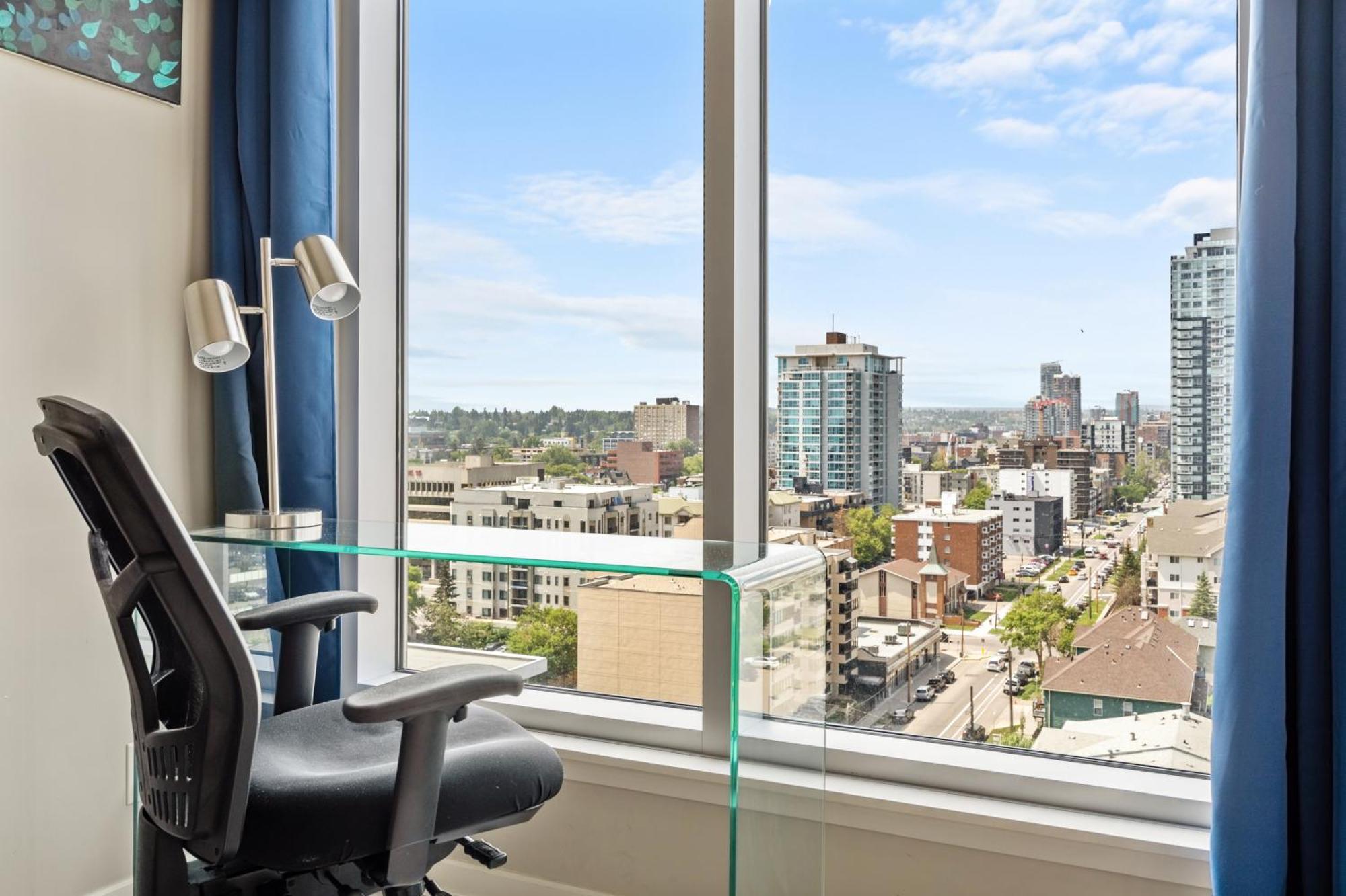 City Centre Retreat - 1Br Condo With Desk YYC Екстериор снимка