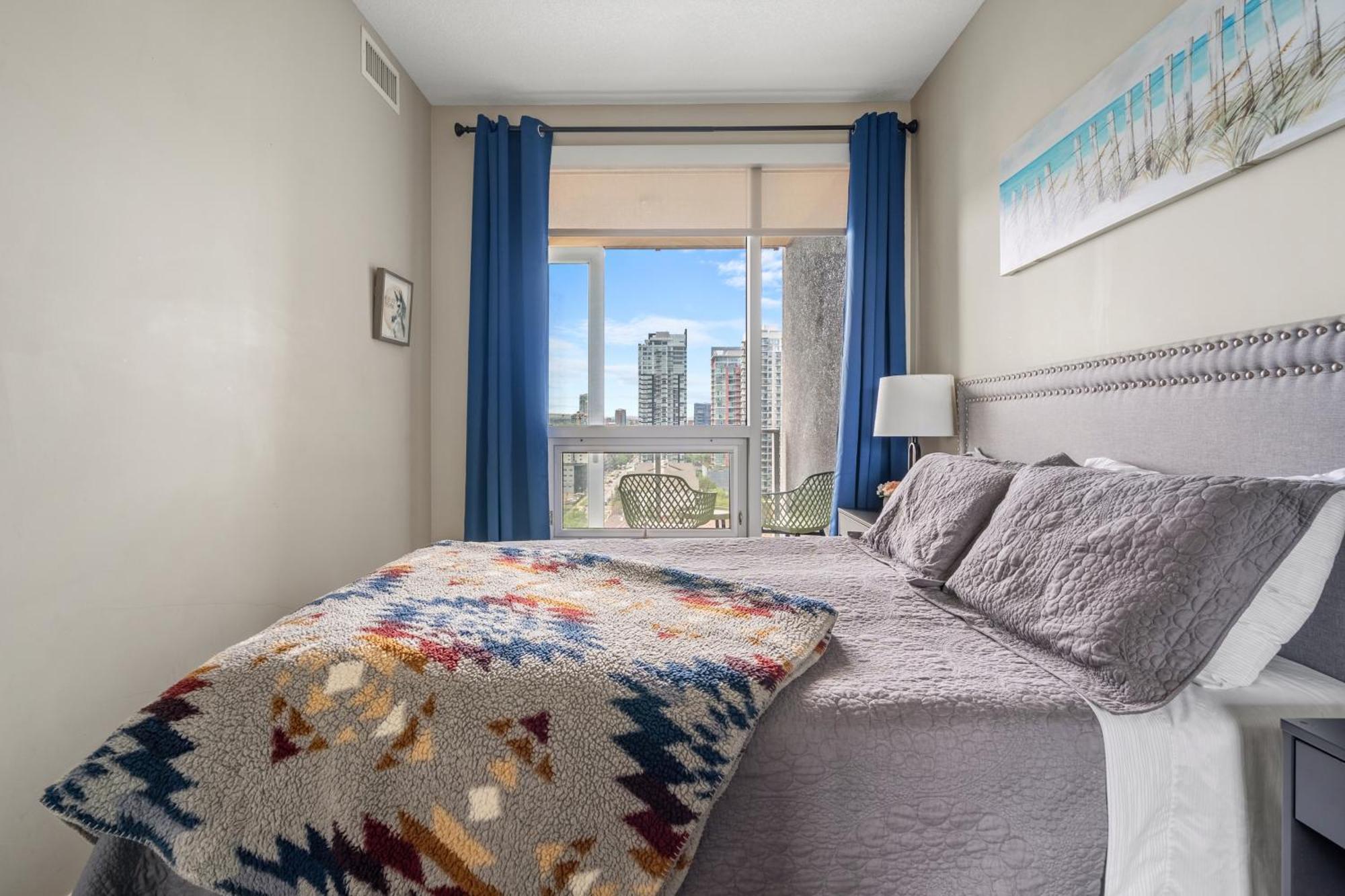 City Centre Retreat - 1Br Condo With Desk YYC Екстериор снимка