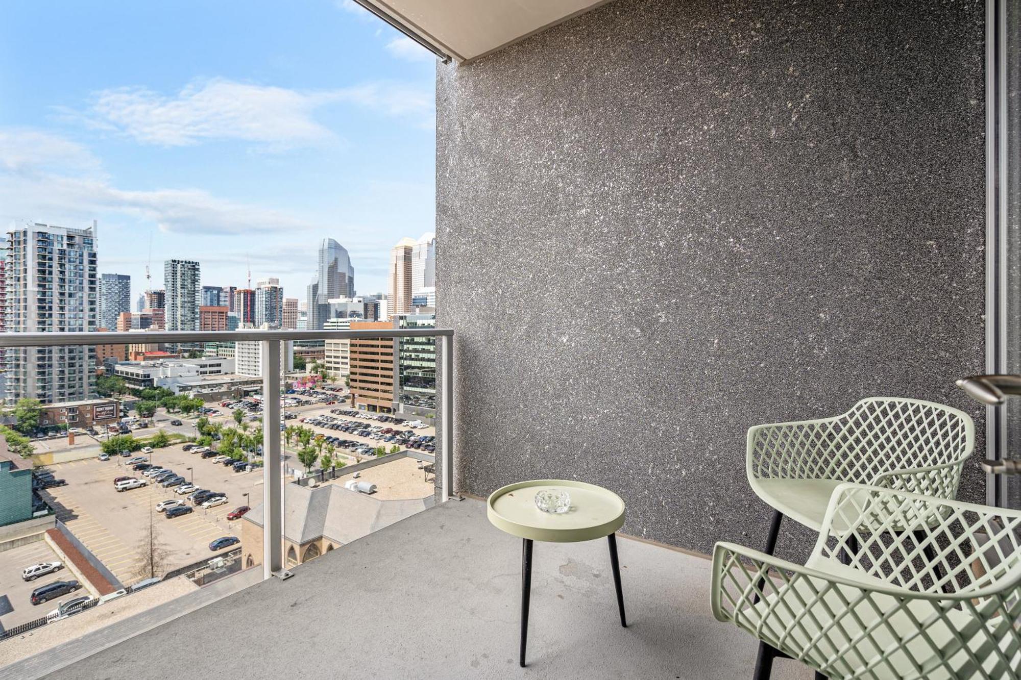 City Centre Retreat - 1Br Condo With Desk YYC Екстериор снимка